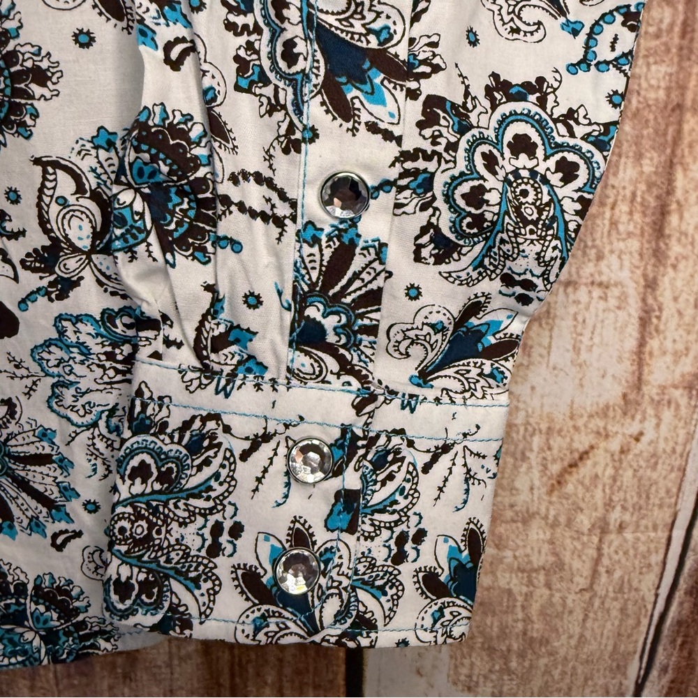 Cowgirl Hardware button shirt - Picture 2 of 9